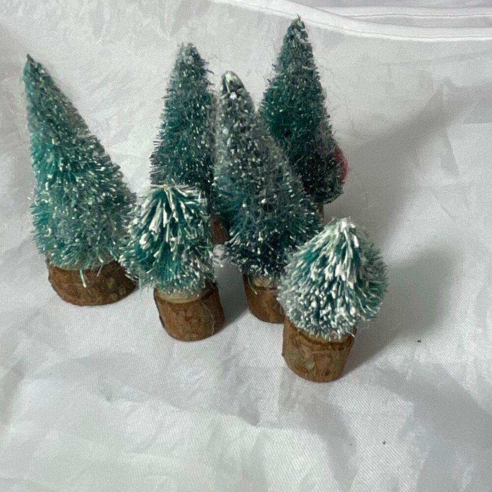 VTG 6 Cobblestone Corners Corners flocked bottle brush Christmas Trees wood base